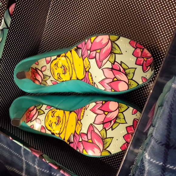 Taylor Says 7.5 Green Heels - Picture 2 of 11